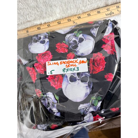 Skull and Roses Sling Backpack Crossbody Daypack Nwot - Picture 5 of 5